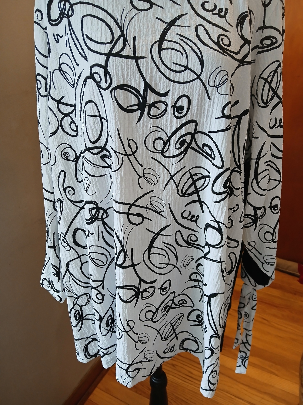 Ali Miles NWT White Tunic Top with Black Abstract Swirl Print Women's 2X - Picture 4 of 8